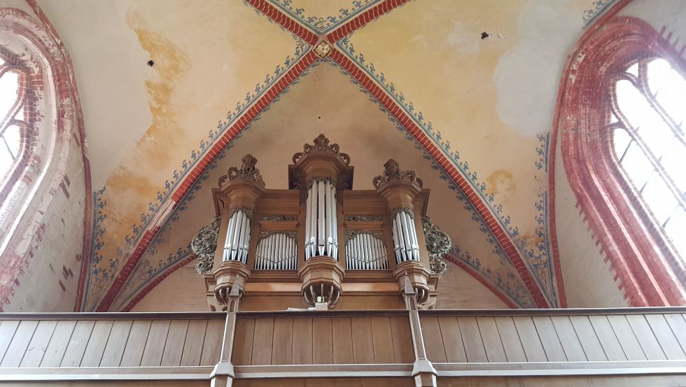 Blick auf die Orgel in der Inselkirche von Poel